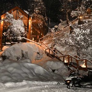 La Cueva: Travesía nocturna en moto de nieve con cena