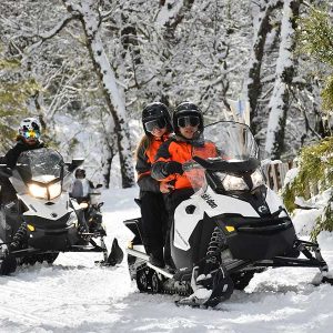 La Cueva: After Ski. Paseo en moto de nieve + gastronomía