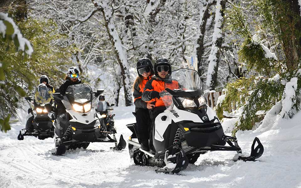 La Cueva: After Ski. Paseo en moto de nieve + gastronomía