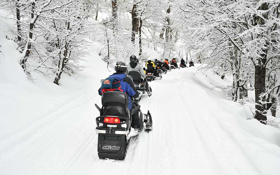 Paseo en moto de nieve en Cerro Catedral (La Cueva) - Imagen 3