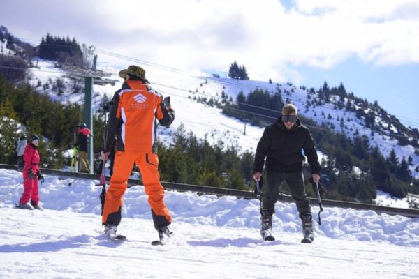 Clase grupal de ski o snowboard en Cerro Catedral